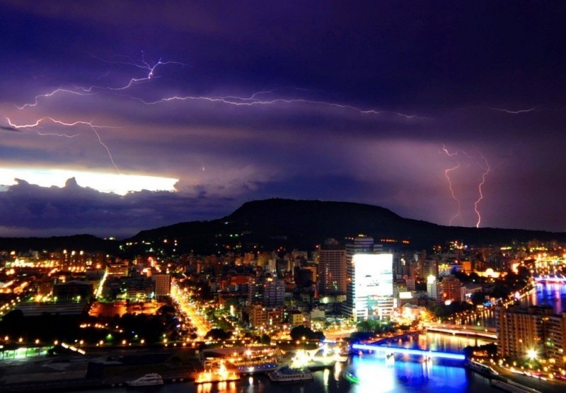 台東轟天巨響電器短路 民眾驚「雷聲比地震可怕」