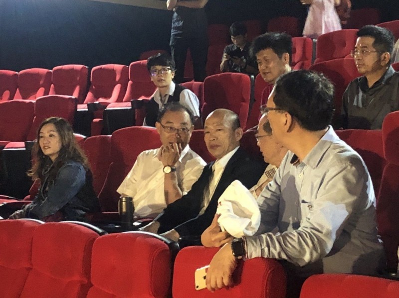 韓國瑜包場邀學生觀賞「出發」 分享陳彥博正面能量