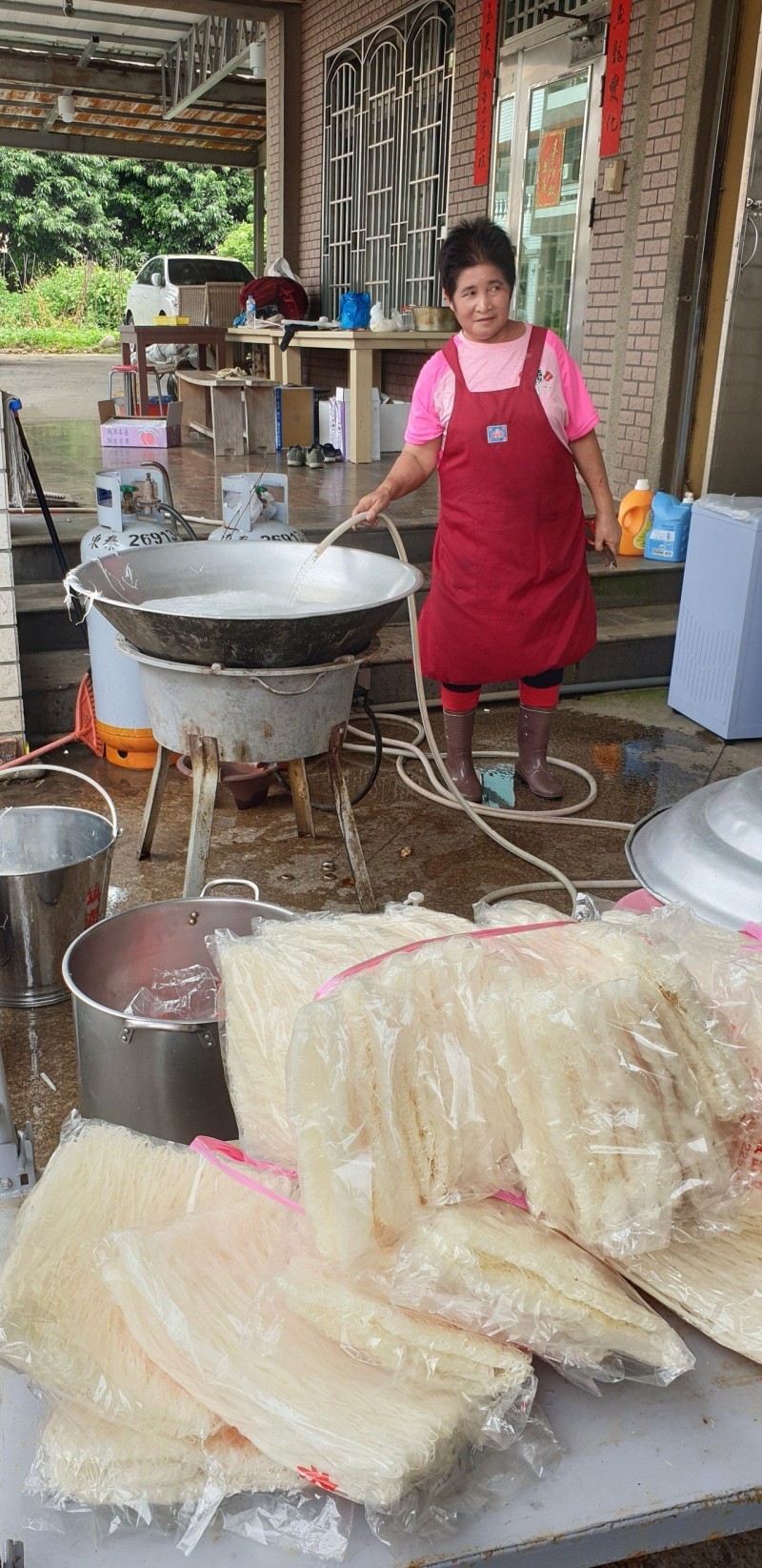 影╱韓國瑜到顏清標服務處 500分米粉、爌肉已備好