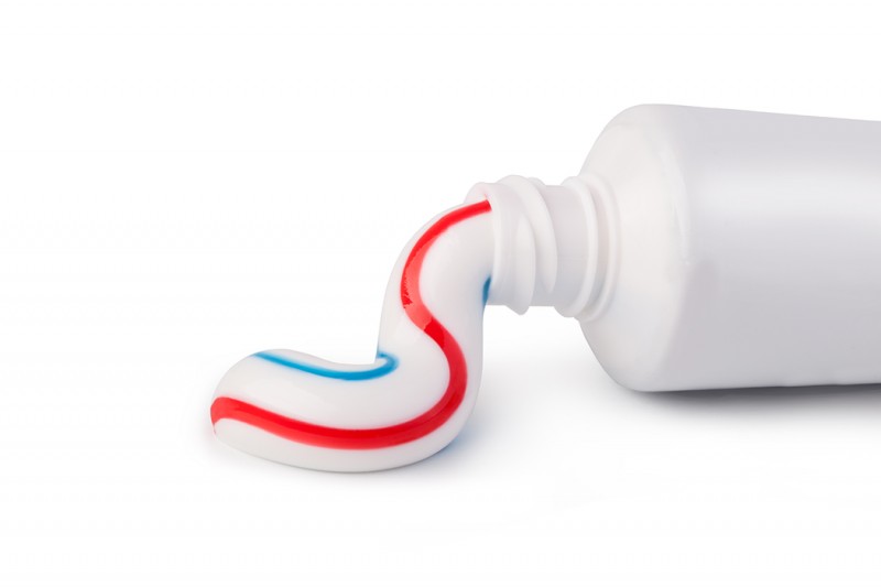 牙膏、漱口水中用來殺死細菌的三氯生 可能是女性骨骼殺手？