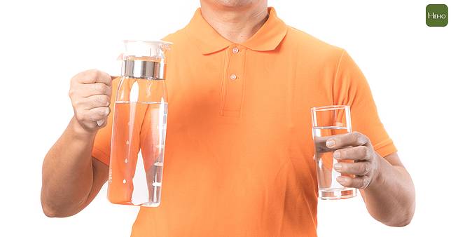 天熱水喝太少「血液濃稠」易血栓！身體5大缺水徵兆快補水