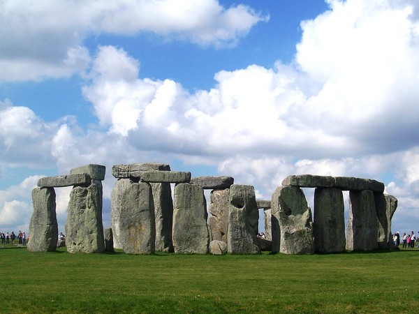 「一根石柱心」破解英國巨石陣謎團！科學家證實：地球化學指紋吻合