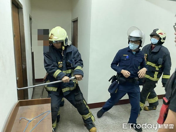 喊12hrs救命！獨居男癱軟倒地　警一間一間找…破門驚見他癱躺尿堆