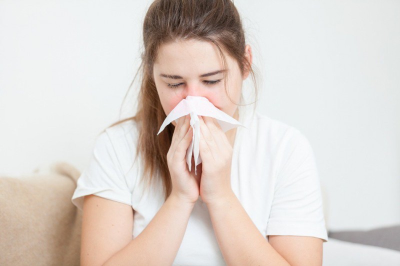 噴嚏打個不停好痛苦！ 「過敏性鼻炎」除了藥物治療，醫師告訴你還有什麼方法可以根治！