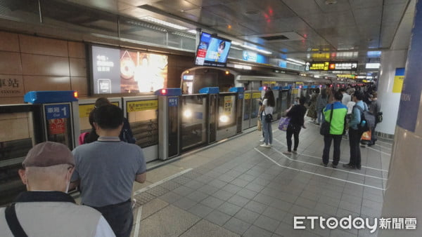 獨／紐機師與廣達女再增捷運足跡　來回北車象山爽看101美景