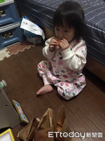 女兒討吃薯條「下秒驚見外送員」　媽衝房間傻了：妳才2歲欸