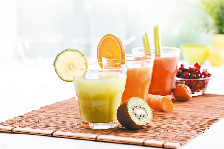 果汁好健康？可取代水果？專家呼籲，喝多恐增加死亡風險！