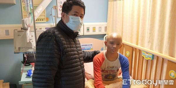 14歲少年3度罹癌「必須削掉左臉」　單親爸只剩400元：救救我兒子