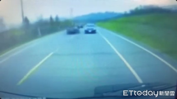 苗栗2死車禍「對撞前影片」曝光　19秒目擊高速逆向超車